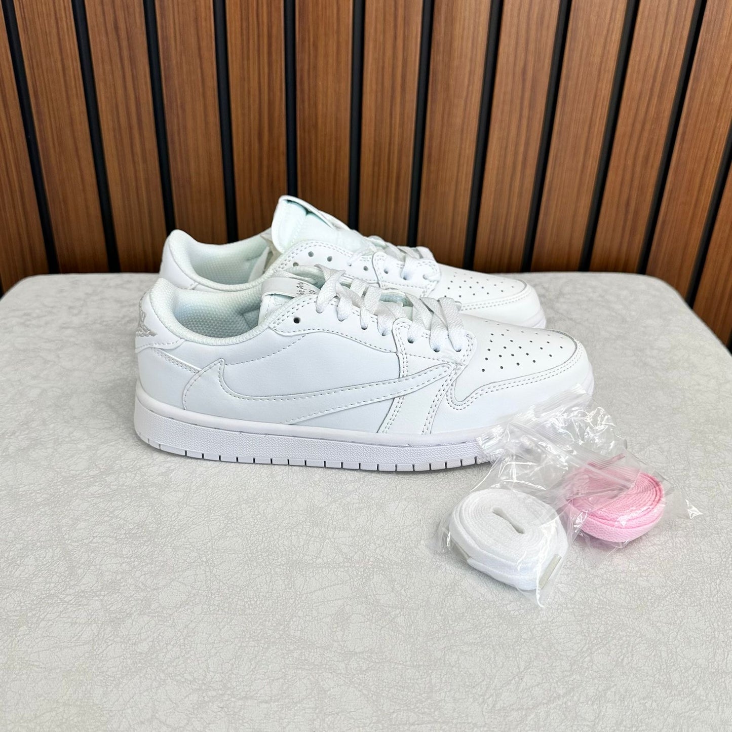 Jordan Travis retro 1 low